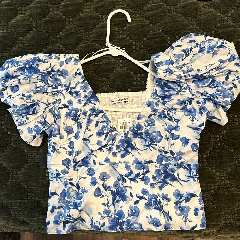 Abercrombie puff sleeve top